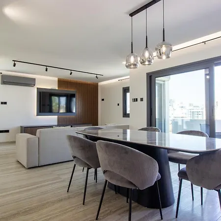 High-end 3br Huge Duplex Near Landmark *