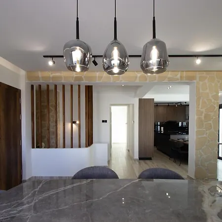 High-end 3br Huge Duplex Near Landmark * Nikozja