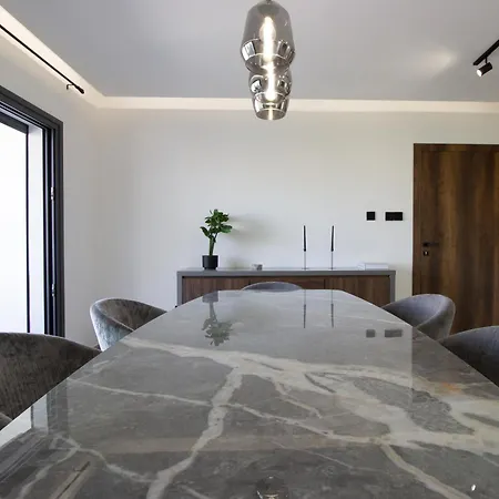 High-end 3br Huge Duplex Near Landmark Apartament Nikozja