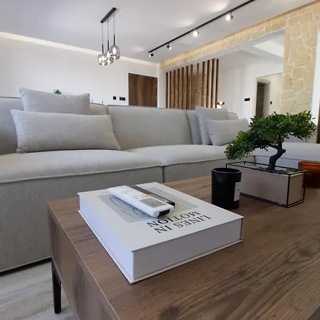 High-end 3br Huge Duplex Near Landmark Apartament *
