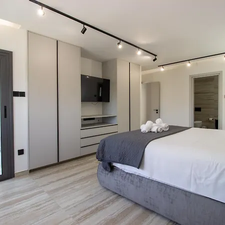 High-end 3br Huge Duplex Near Landmark Apartament Nikozja