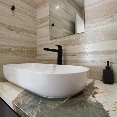 High-end 3br Huge Duplex Near Landmark Apartament Nikozja